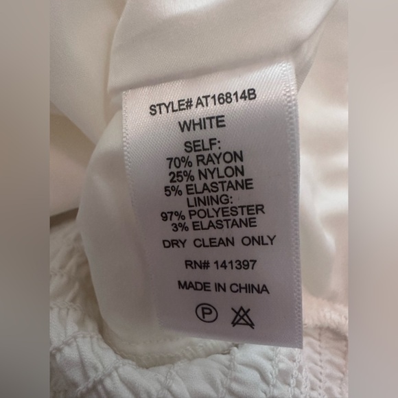 New Women’s ASTR the Label White Ruched Crop Top, size Medium - Picture 7 of 8